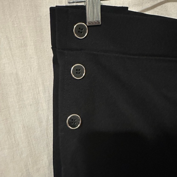 Women’s Daily Thread Capris - Picture 2 of 4